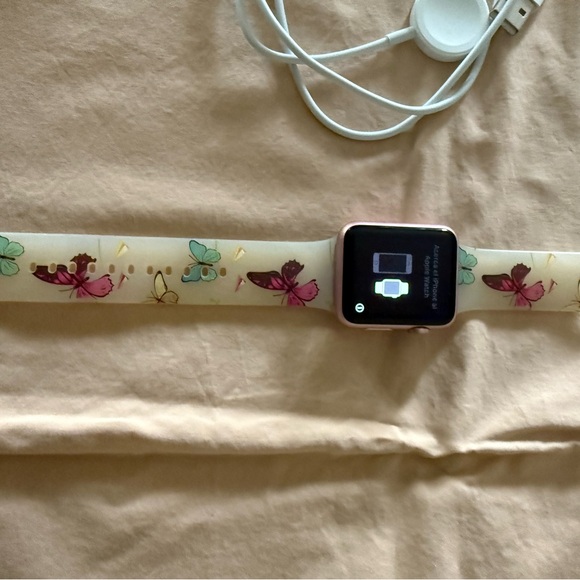 Apple Watch (first edition) and charger - Picture 3 of 6